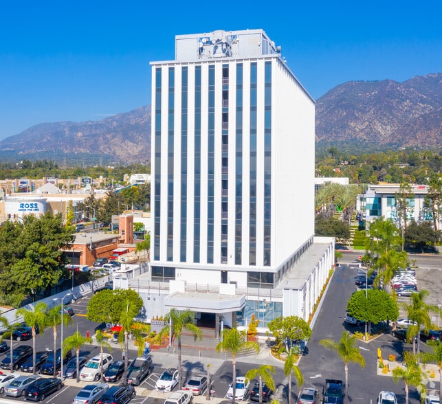 3452 E Foothill Blvd, Pasadena, CA for lease - Building Photo - Image 1 of 10