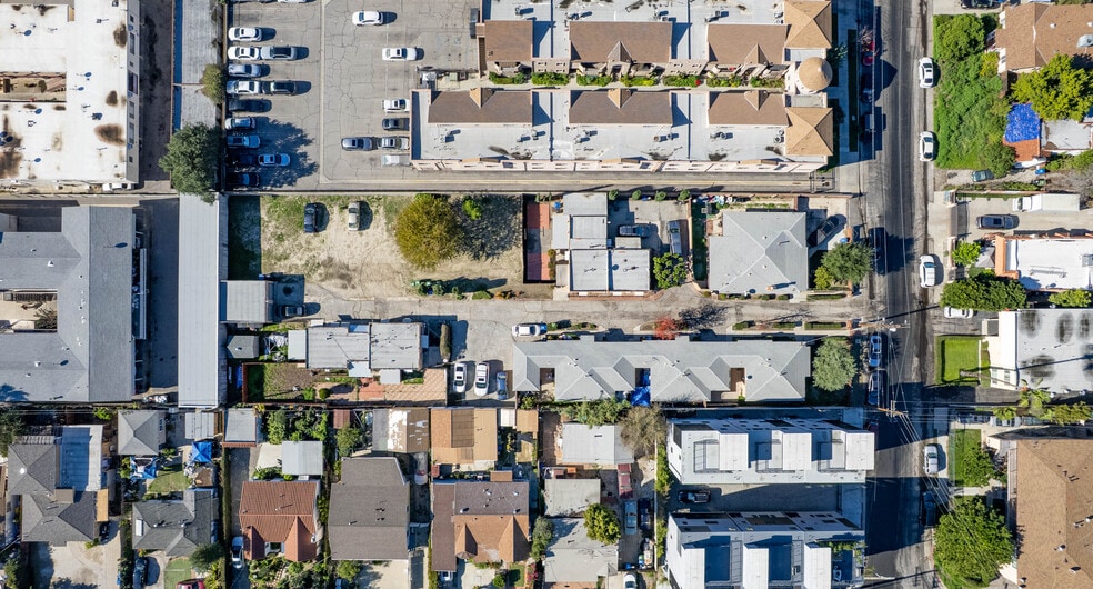 11414 Calvert St, North Hollywood, CA for sale - Primary Photo - Image 2 of 14