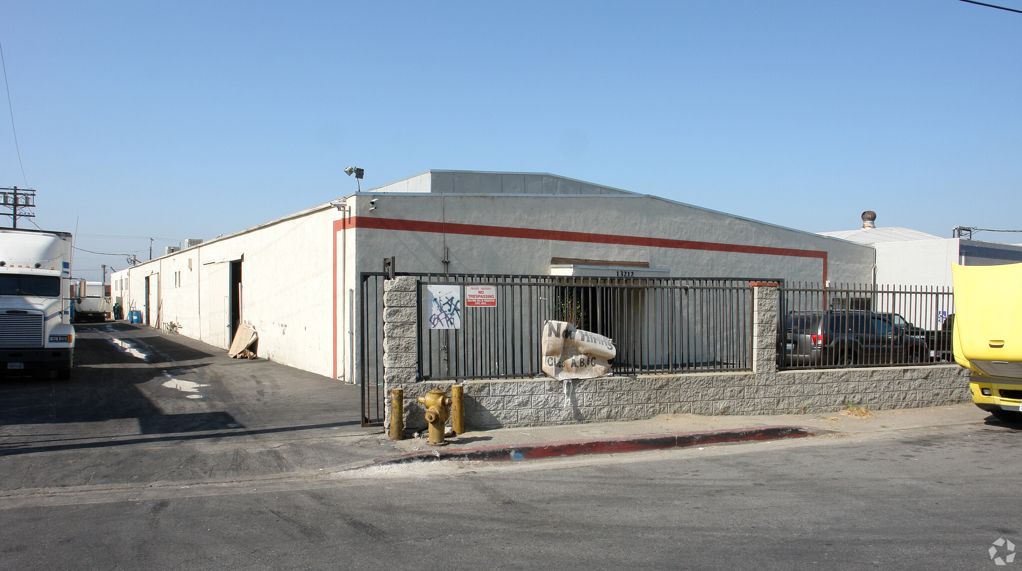 13212 Raymer St, North Hollywood, CA for lease Primary Photo- Image 1 of 16