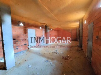 Plus de détails pour Multi-résidentiel à vendre