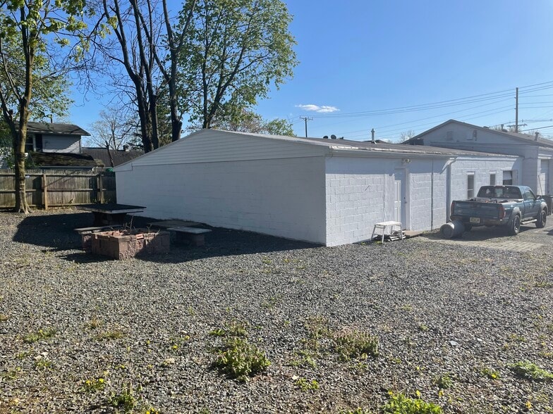 403 State Route 35, Red Bank, NJ à louer - Photo du bâtiment - Image 3 de 7