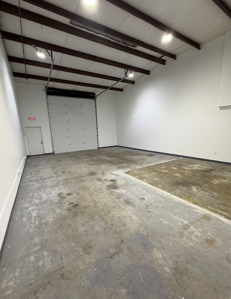 221 Baker Rd, Houston, TX for lease - Building Photo - Image 3 of 4