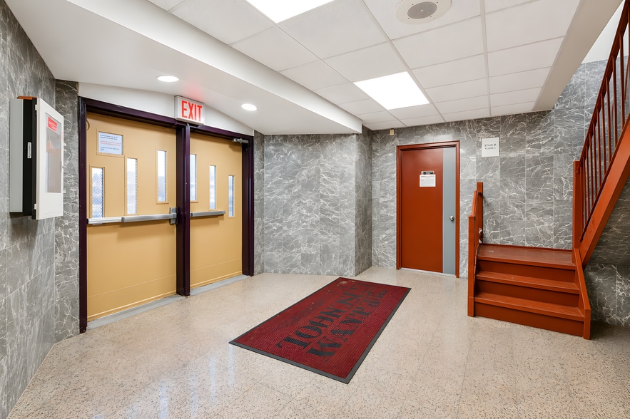 5566 Kings Hwy, Brooklyn, NY for lease - Building Photo - Image 2 of 24