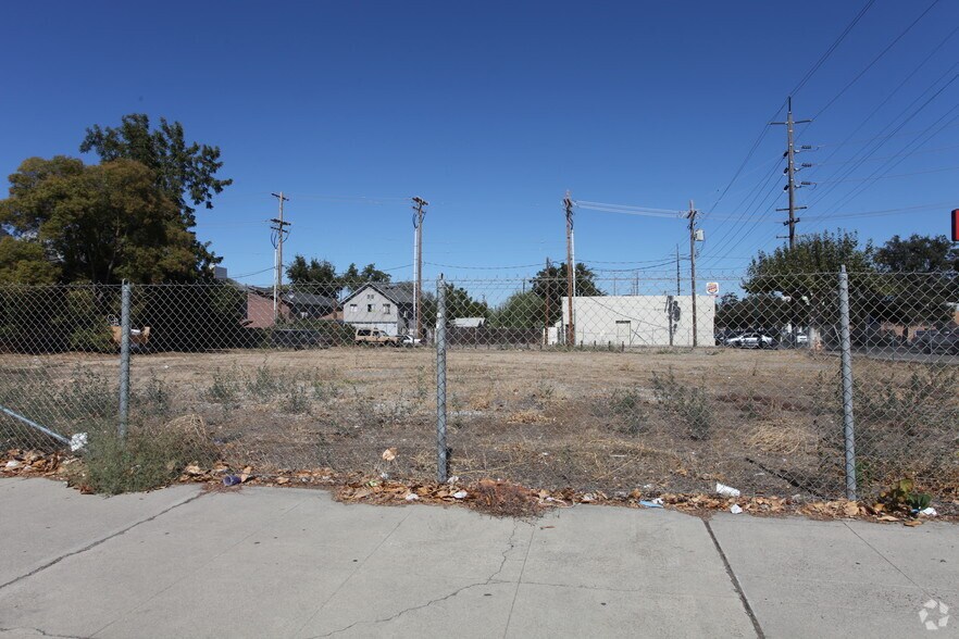 113 N Cherokee Ln, Lodi, CA à vendre - Photo principale - Image 3 de 8