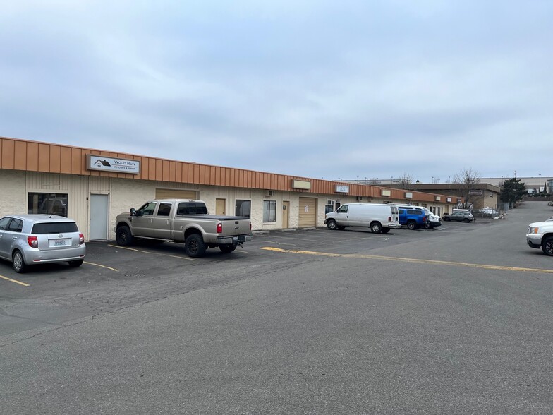 10014 E Montgomery Ave, Spokane Valley, WA for lease - Building Photo - Image 1 of 4