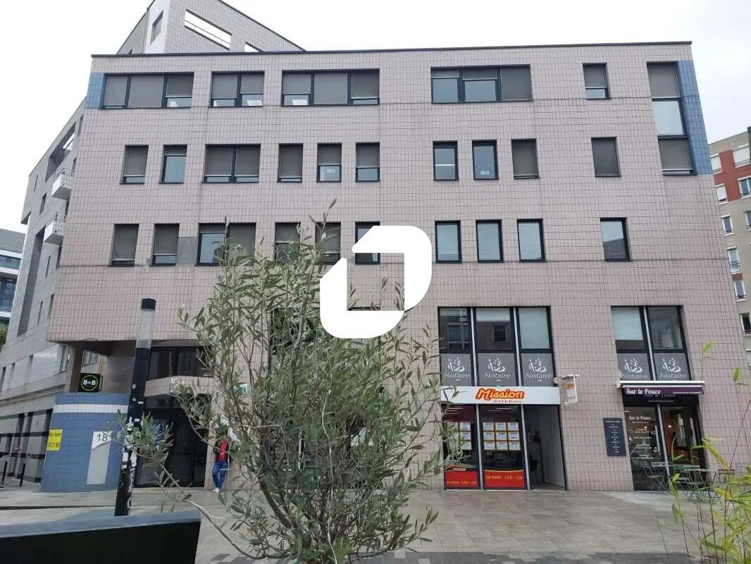 Office in Montigny-le-Bretonneux for lease Building Photo- Image 1 of 9