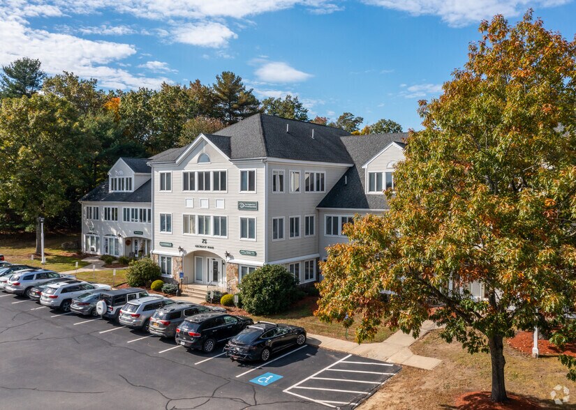 75 Gilcreast Rd, Londonderry, NH à louer - Photo du bâtiment - Image 2 de 10