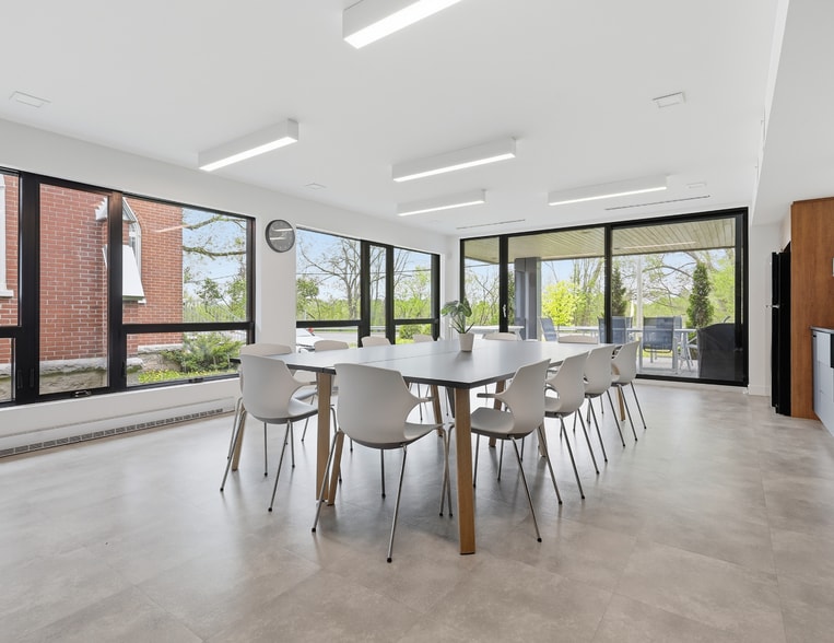 1011 Rue Saint-Louis, Terrebonne, QC à louer - Photo du bâtiment - Image 2 de 5