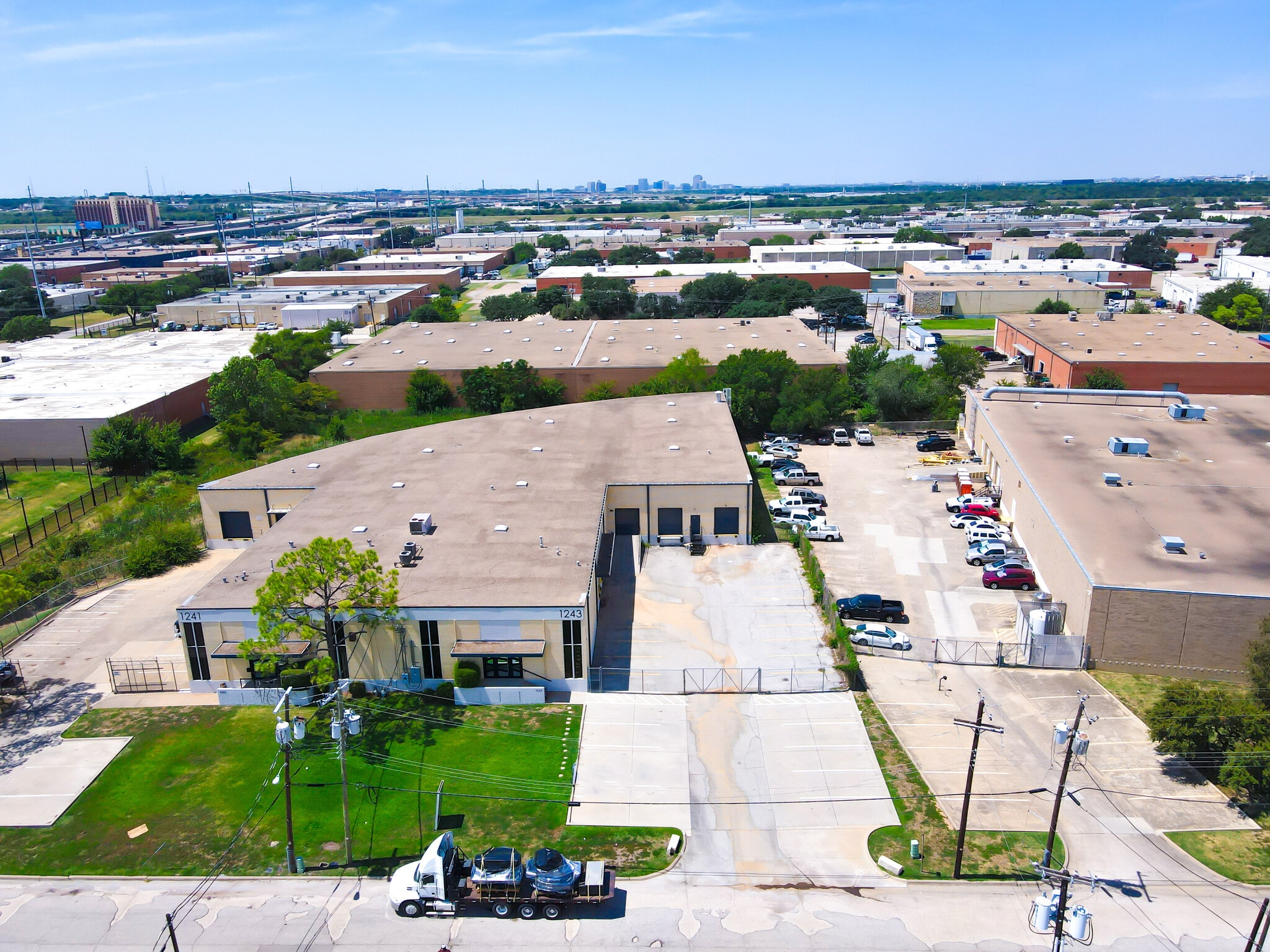 1241-1243 Majesty Dr, Dallas, TX for lease Building Photo- Image 1 of 14