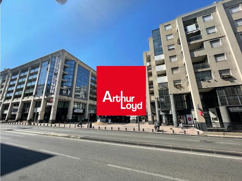 Office in Marseille for lease - Building Photo - Image 1 of 8