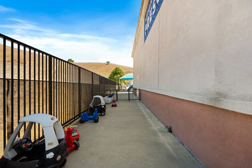 2090 Chino Hills Pkwy, Chino Hills, CA à louer - Photo du bâtiment - Image 2 de 57