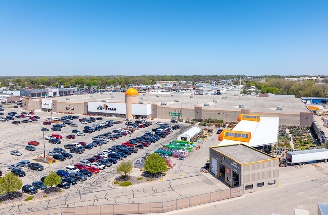 Plus de détails pour 310 50th Ave W, Alexandria, MN - Commerce de détail à vendre