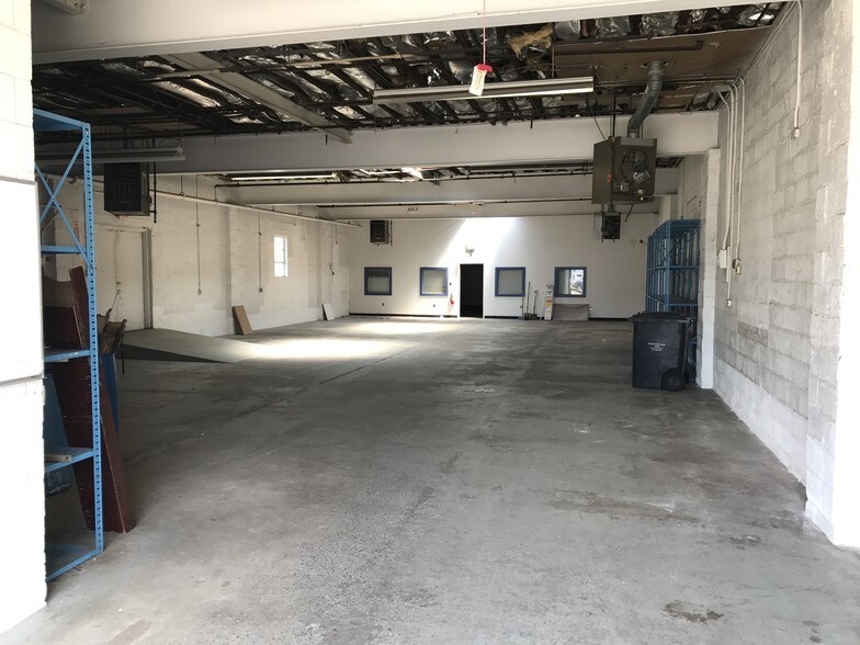 130 Railroad Ave, Hackensack, NJ à louer - Photo intérieure - Image 2 de 5