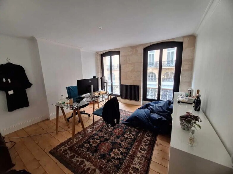 Office in Bordeaux for lease - Interior Photo - Image 2 of 11