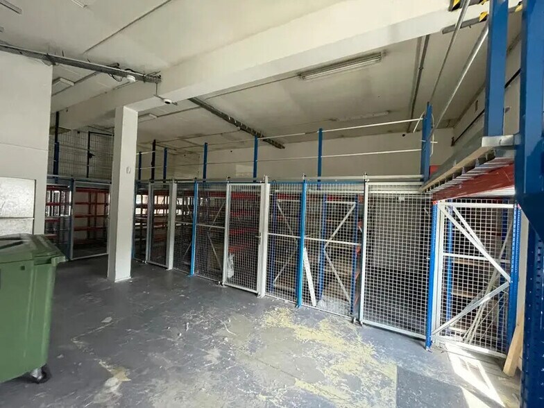 Flex dans Nanterre à louer - Photo du bâtiment - Image 3 de 12