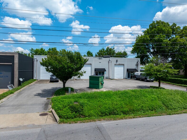2702-2704 Eugenia Ave, Nashville, TN à louer - Photo du bâtiment - Image 3 de 3