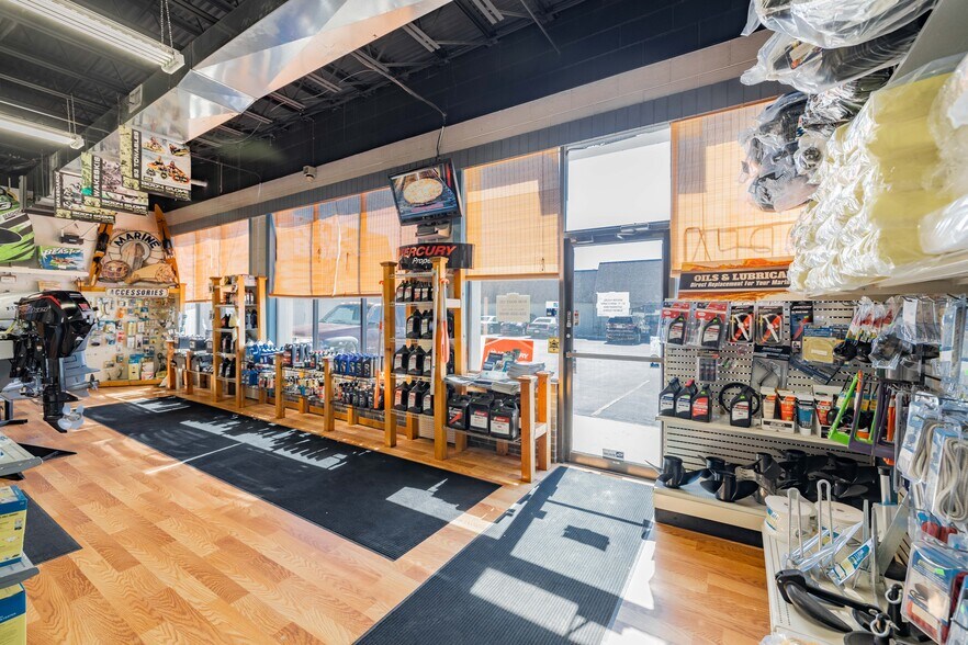 14990 Telegraph Rd, Redford, MI à vendre - Photo intérieure - Image 2 de 4