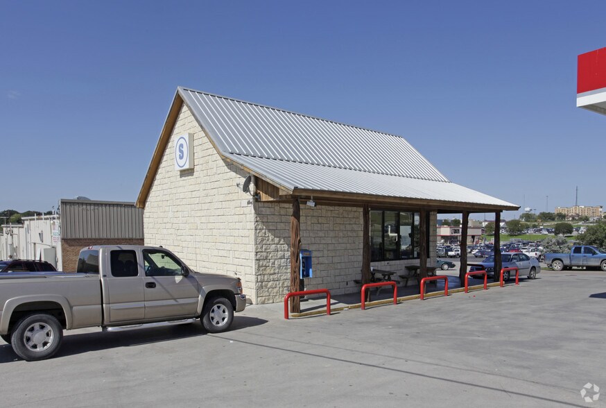 1210 S Fm-51, Decatur, TX à louer - Photo du bâtiment - Image 2 de 15