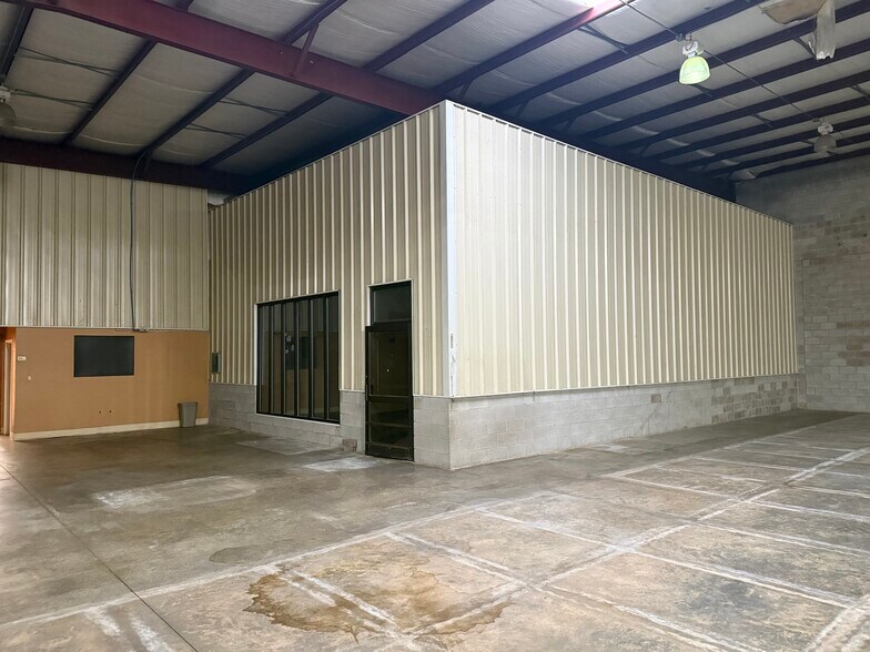 4411 Wyland Dr, Elkhart, IN à louer - Photo du bâtiment - Image 3 de 5