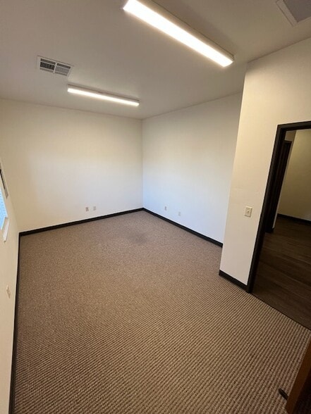 13933 Technology Dr, Oklahoma City, OK for lease - Building Photo - Image 3 of 6