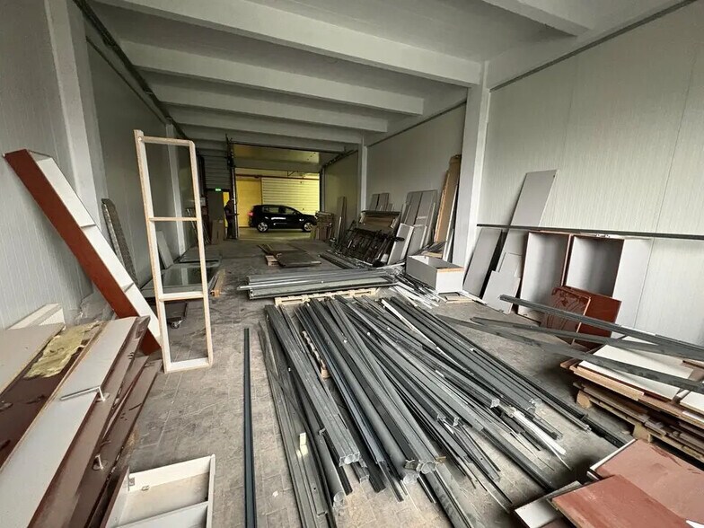 Flex in Lormont for lease - Interior Photo - Image 3 of 6