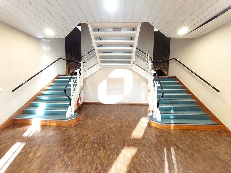 Boulevard Des Chênes, Guyancourt à louer - Hall d’entrée - Image 2 de 9
