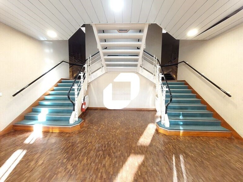 Boulevard Des Chênes, Guyancourt for lease - Lobby - Image 2 of 9