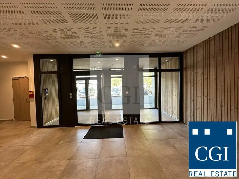 Office in Grenoble for sale - Building Photo - Image 3 of 7