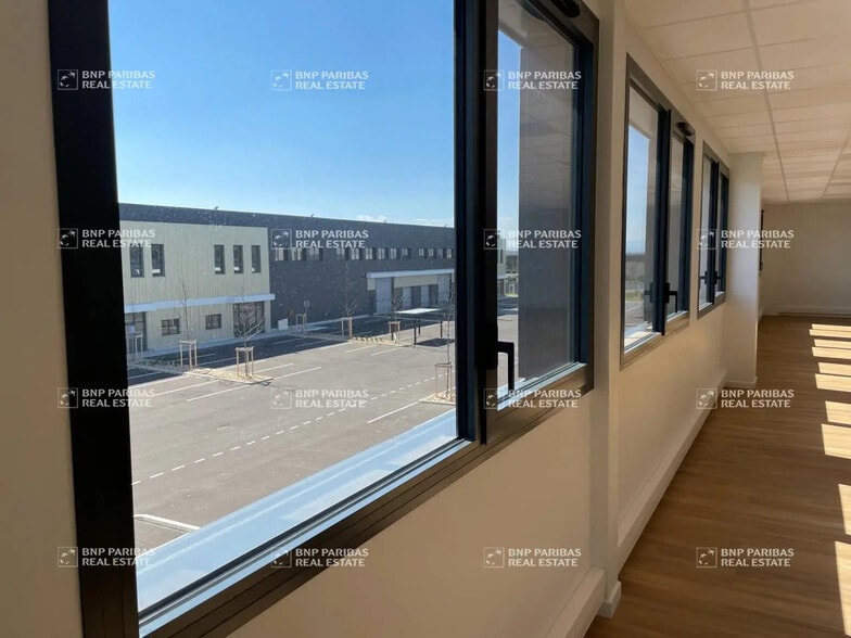 Flex dans Saint-Bonnet-de-Mure à louer - Photo intérieure - Image 3 de 11