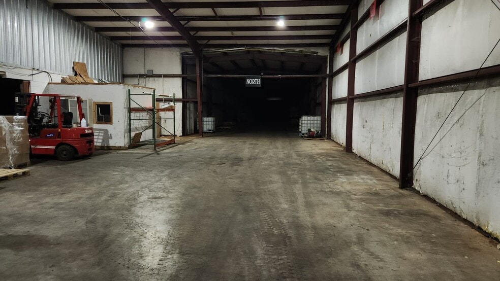 1975 County Road 1605, Rusk, TX for sale - Interior Photo - Image 2 of 16