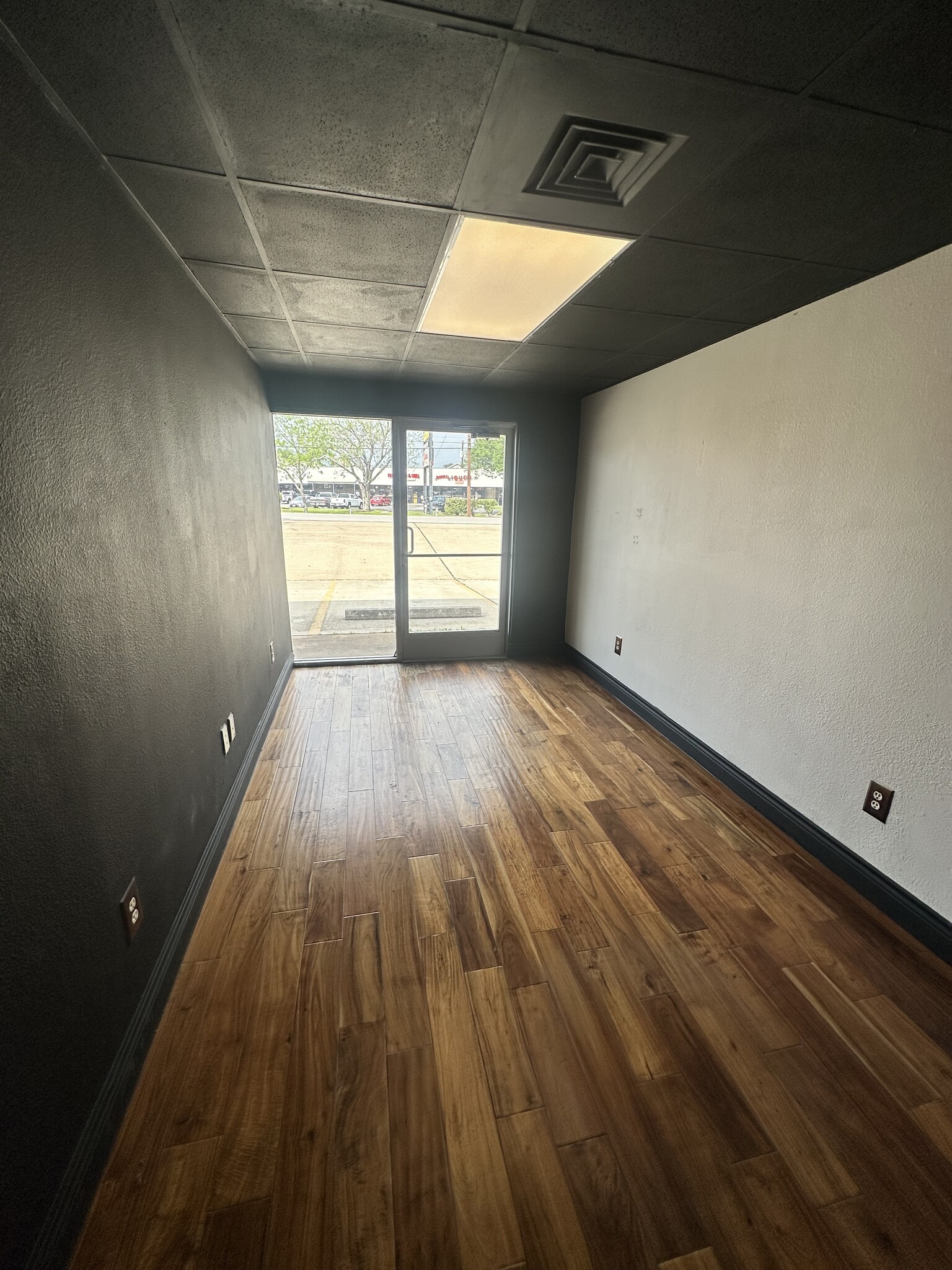 13216 Pond Springs Rd, Austin, TX for lease Interior Photo- Image 1 of 4
