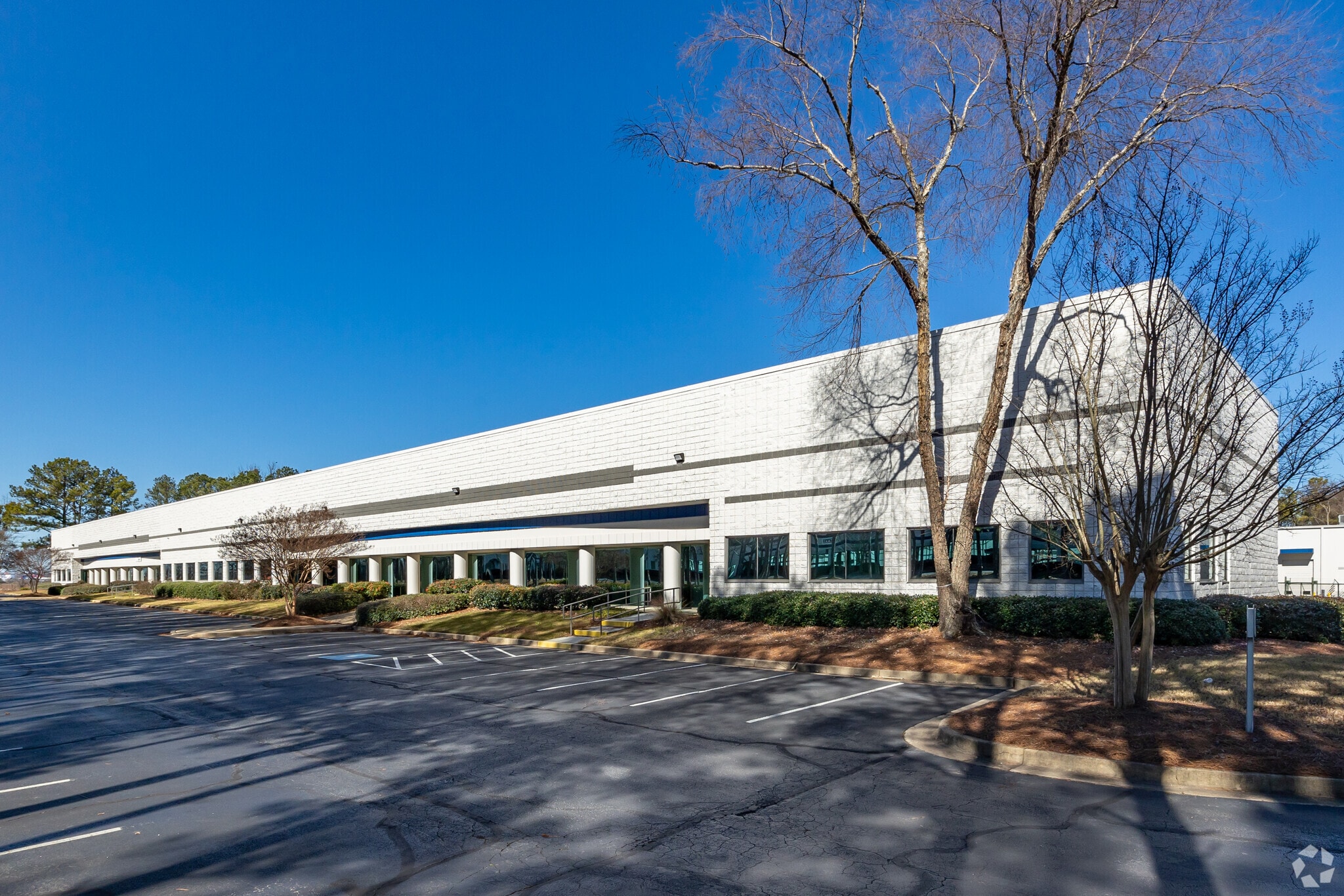 400 Tradeport Blvd, Atlanta, GA for lease Primary Photo- Image 1 of 10
