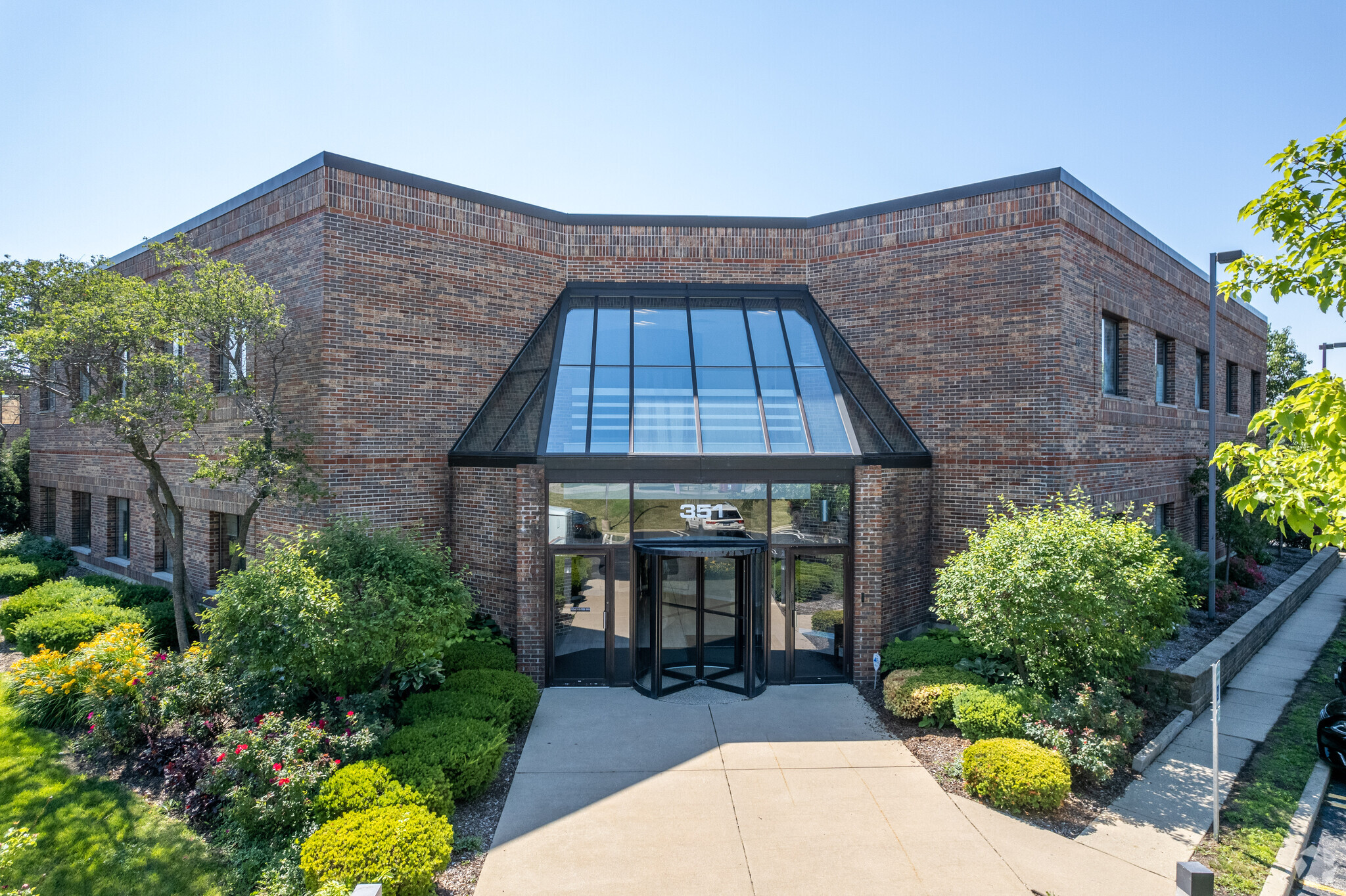 351 S Main Pl, Carol Stream, IL for lease Primary Photo- Image 1 of 10