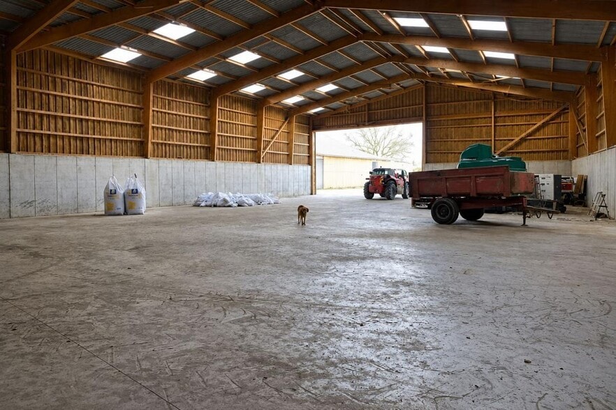 Industrial in Morainvilliers for lease - Interior Photo - Image 2 of 3