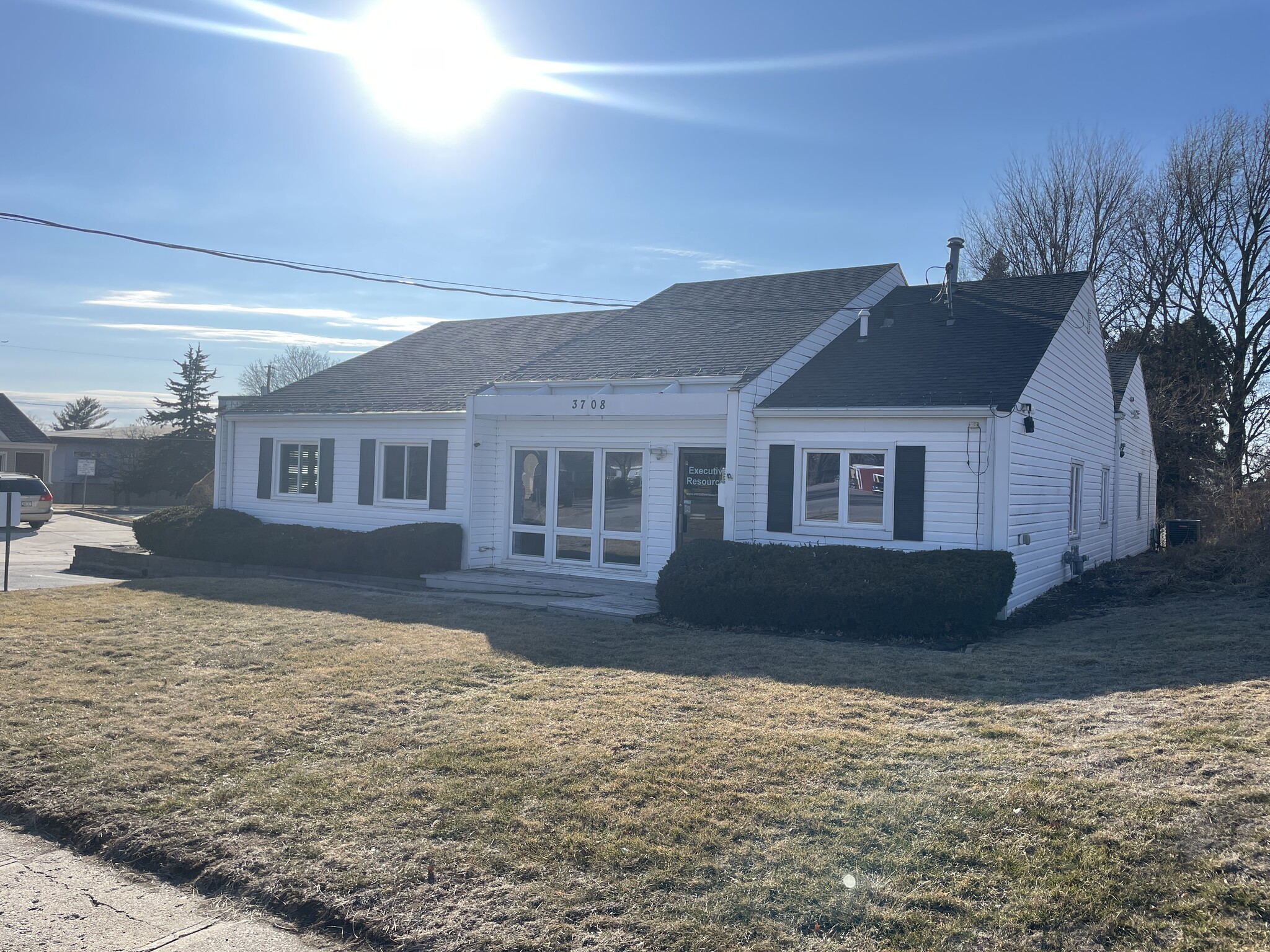 3708 75th St, Urbandale, IA for sale Primary Photo- Image 1 of 10