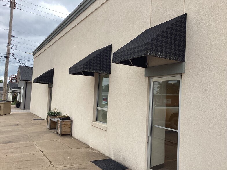 402 W Main St, Stroud, OK à vendre - Photo du bâtiment - Image 2 de 28