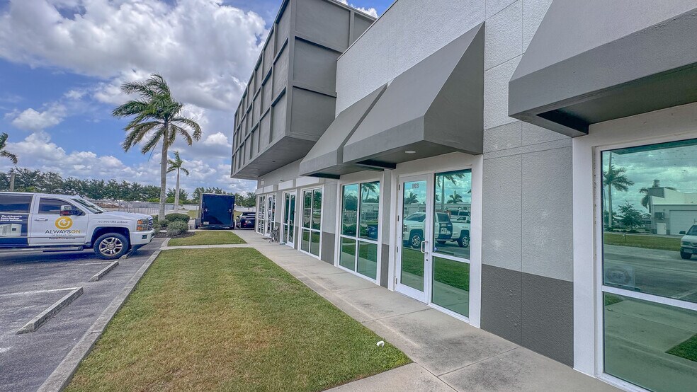 6660 Taylor Rd, Punta Gorda, FL à vendre - Photo du bâtiment - Image 2 de 14