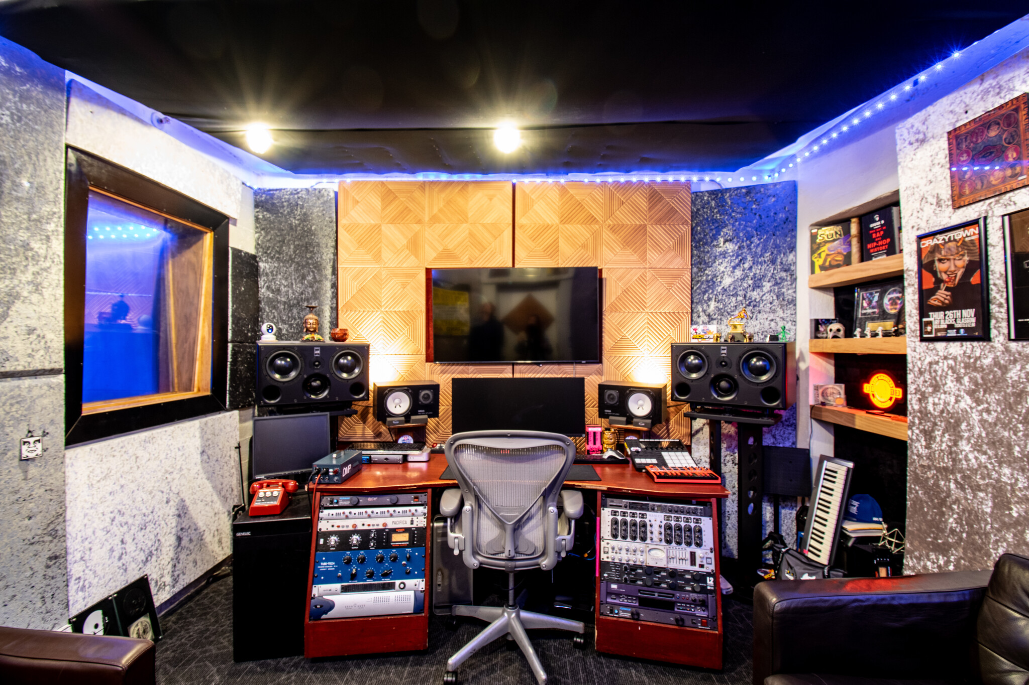 1041 N Formosa Ave, West Hollywood, CA for lease Interior Photo- Image 1 of 8