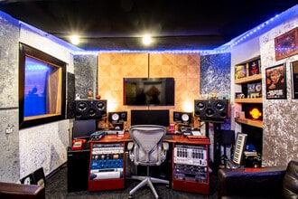 1041 N Formosa Ave, West Hollywood, CA for lease Interior Photo- Image 1 of 8