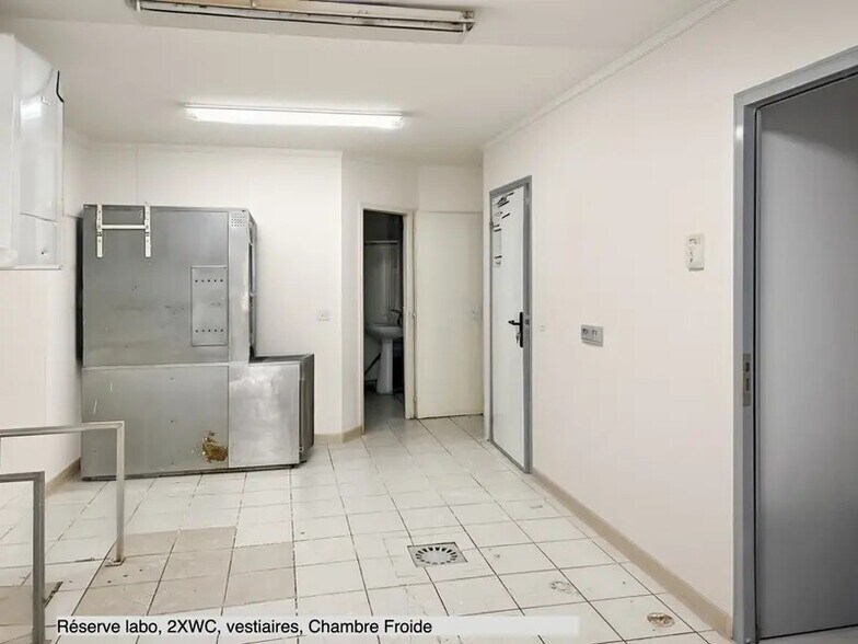 Retail in Lyon for lease - Building Photo - Image 2 of 3