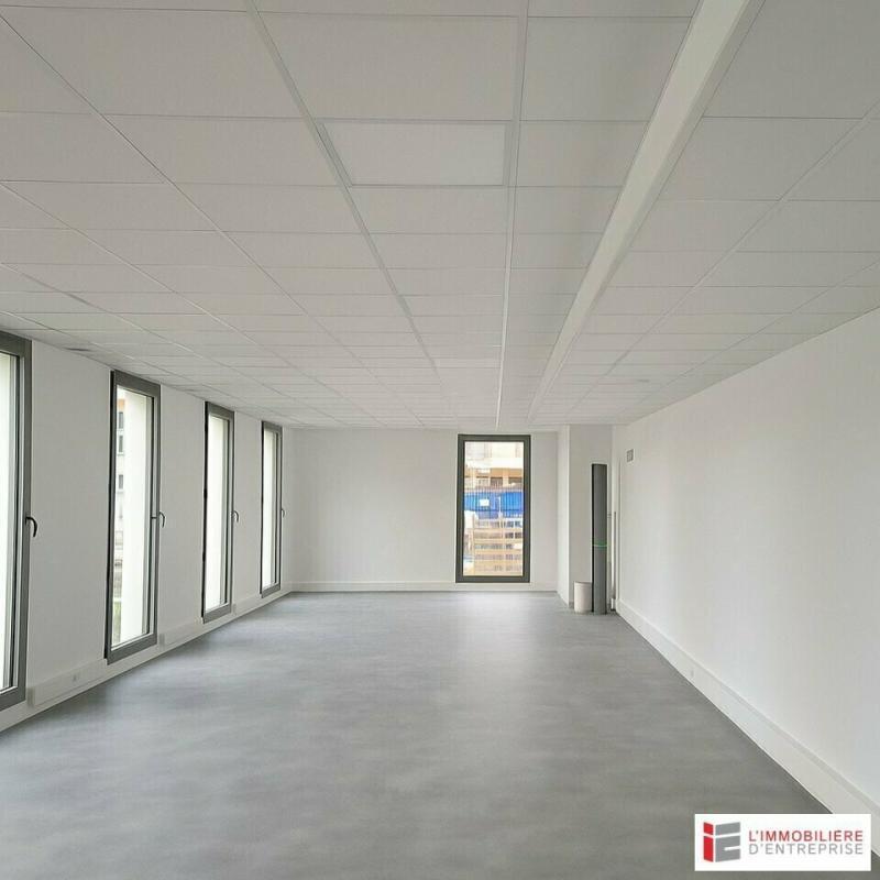Office in Cesson-Sévigné for lease Interior Photo- Image 1 of 2