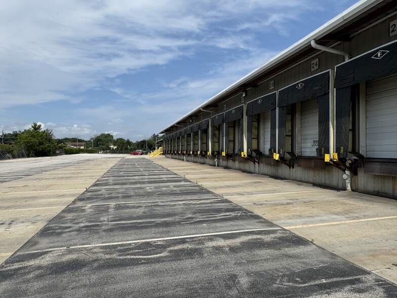 5282 S 13th St, Milwaukee, WI for lease - Building Photo - Image 3 of 4