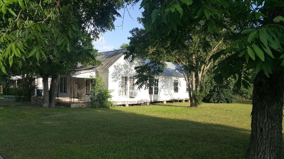 601 W Center St, Kyle, TX à louer - Photo du bâtiment - Image 3 de 16