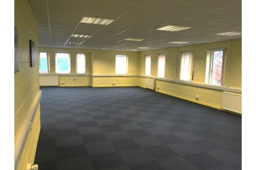 Curran Rd, Cardiff for lease - Interior Photo - Image 3 of 6