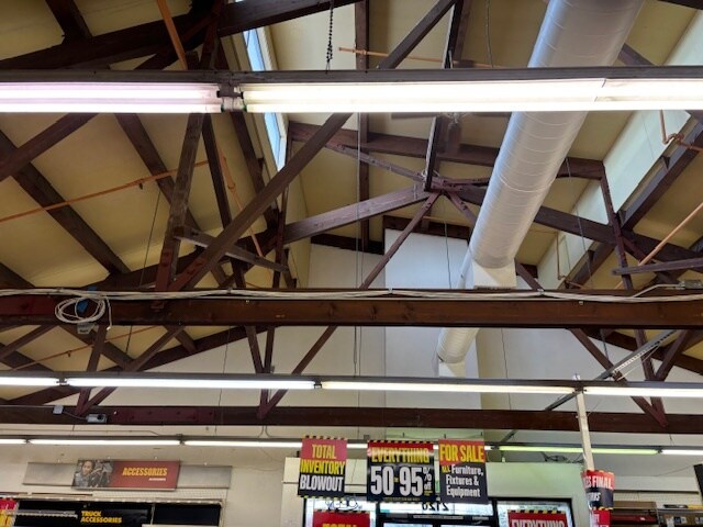 2120 E Powell Blvd, Gresham, OR for lease - Interior Photo - Image 2 of 50