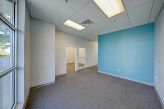 8320 Northwoods Dr, Lincoln, NE for lease Building Photo- Image 1 of 2