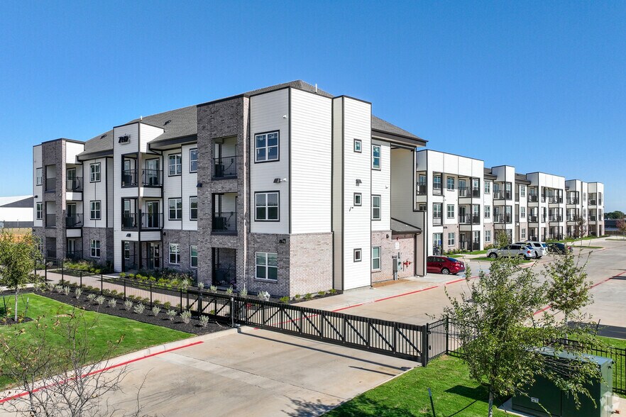 7149 Trail Lake Dr, Fort Worth, TX à vendre - Photo principale - Image 1 de 24