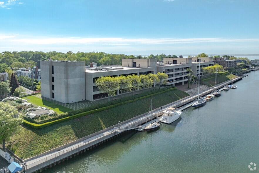 600 Steamboat Rd, Greenwich, CT à louer - Photo du bâtiment - Image 2 de 9