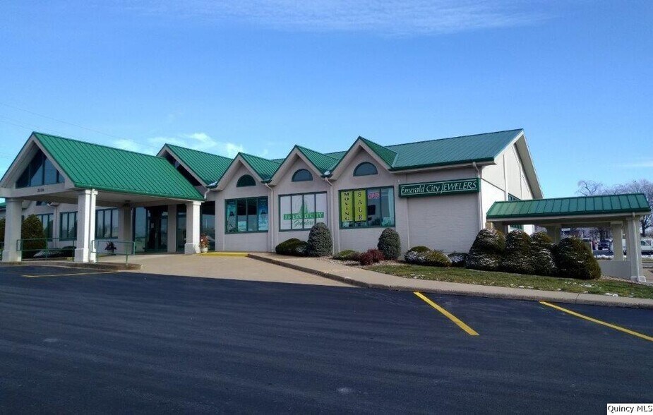 3236 Broadway St, Quincy, IL à louer - Photo du bâtiment - Image 2 de 4