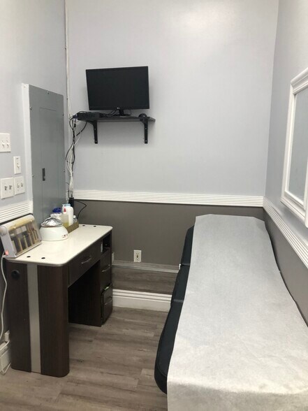 11032-11042 Ventura Blvd, Studio City, CA à louer - Photo du bâtiment - Image 3 de 9